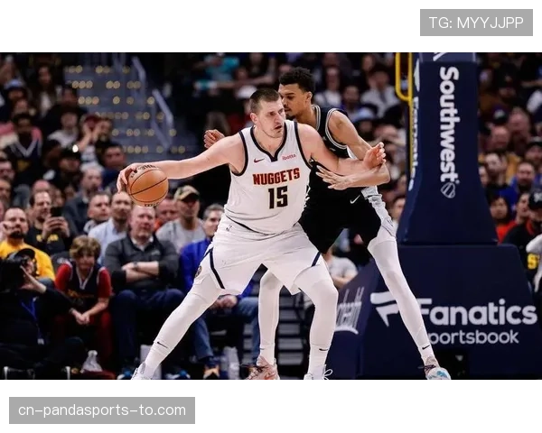 斯蒂芬·卡斯尔无球跑位，较上季更能拉开约基奇空位