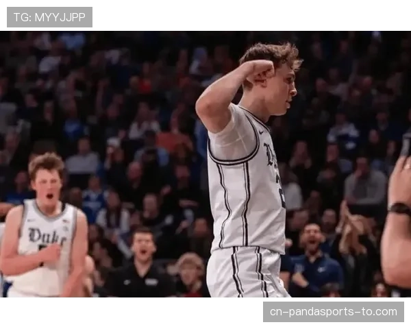 拉里·伯德无球跑动效率提升显著 改变球队进攻节奏