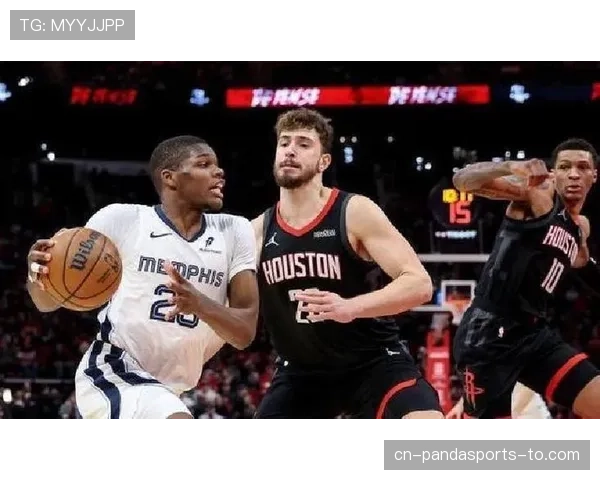 申京通过高效挡拆创造错位机会，提升球队内线得分贡献